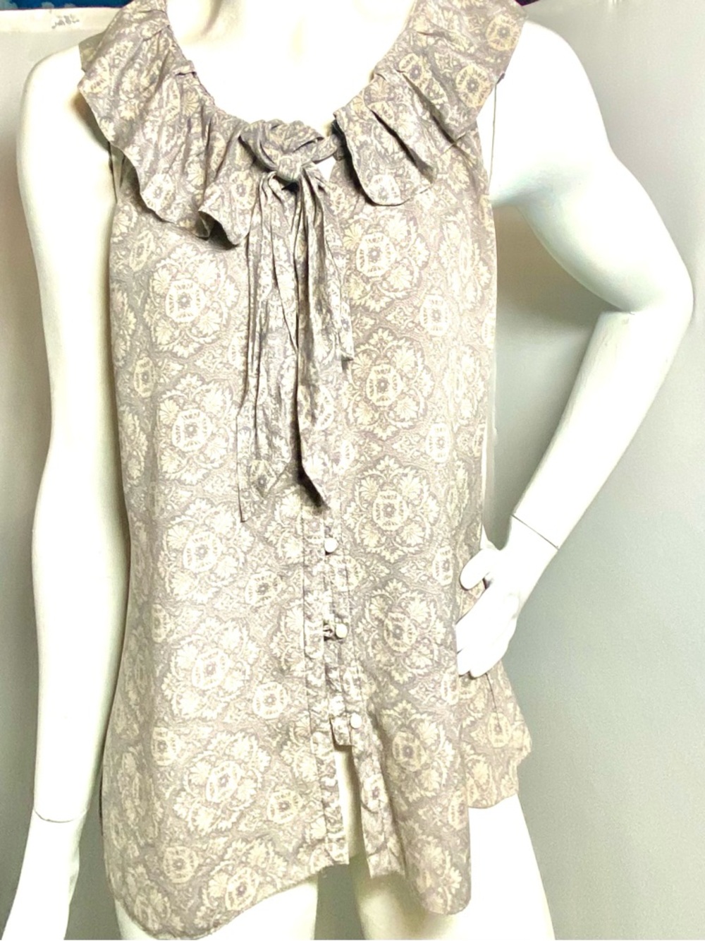 Banana Republic 100% Silk SL Medallion Print Ruffle Tie Neck Blouse size S